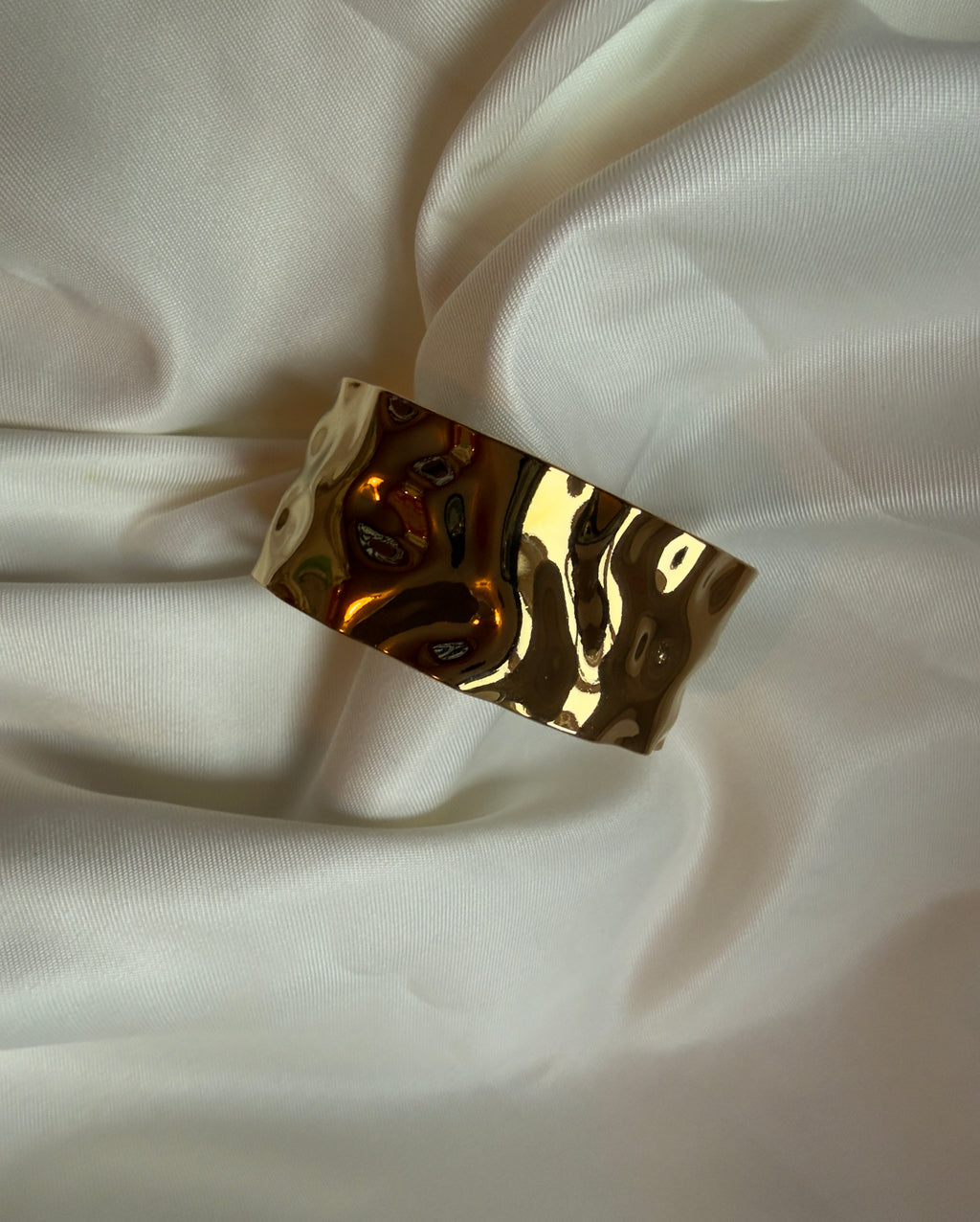 Messy bangle