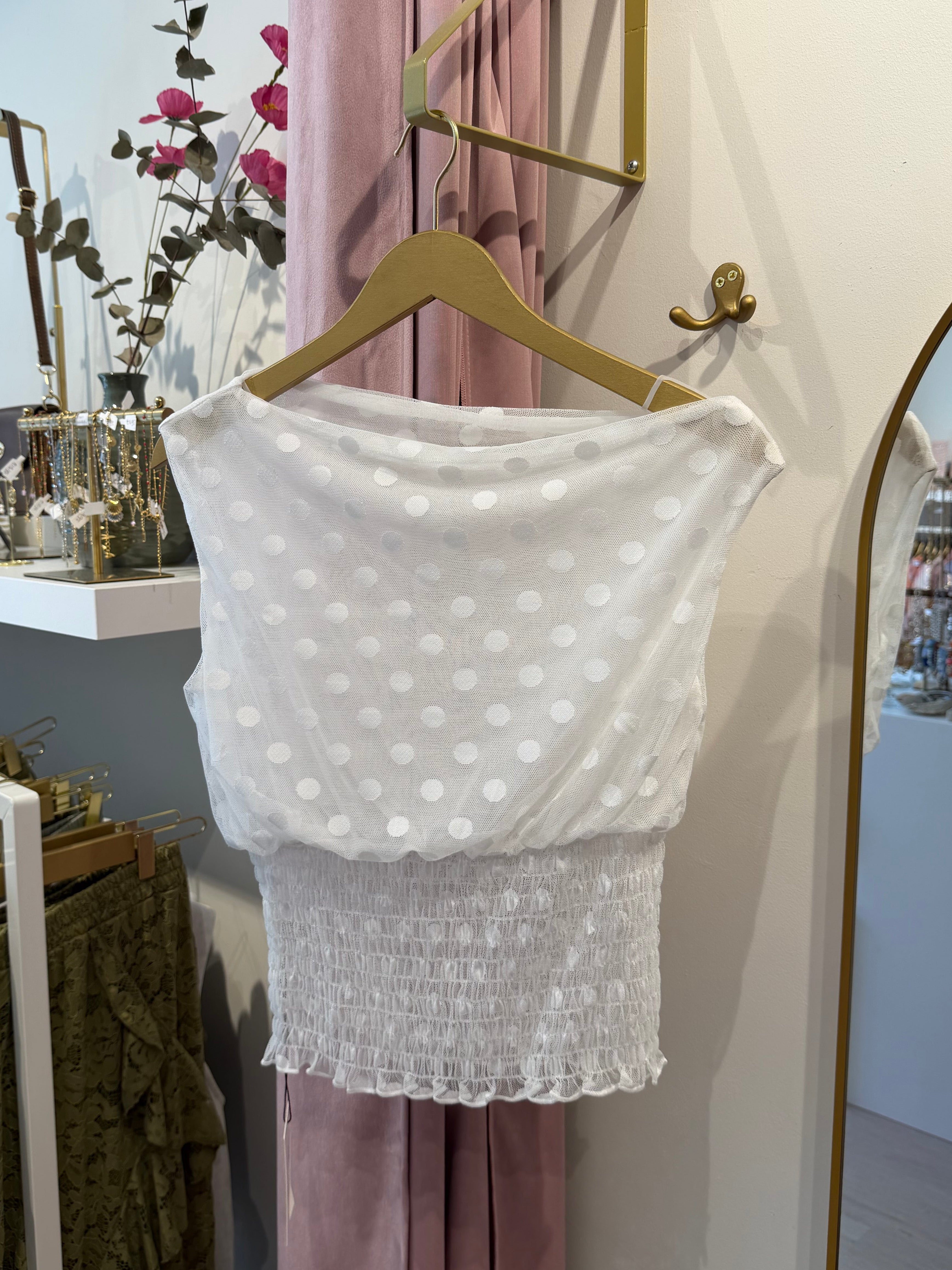 Dotted mesh top