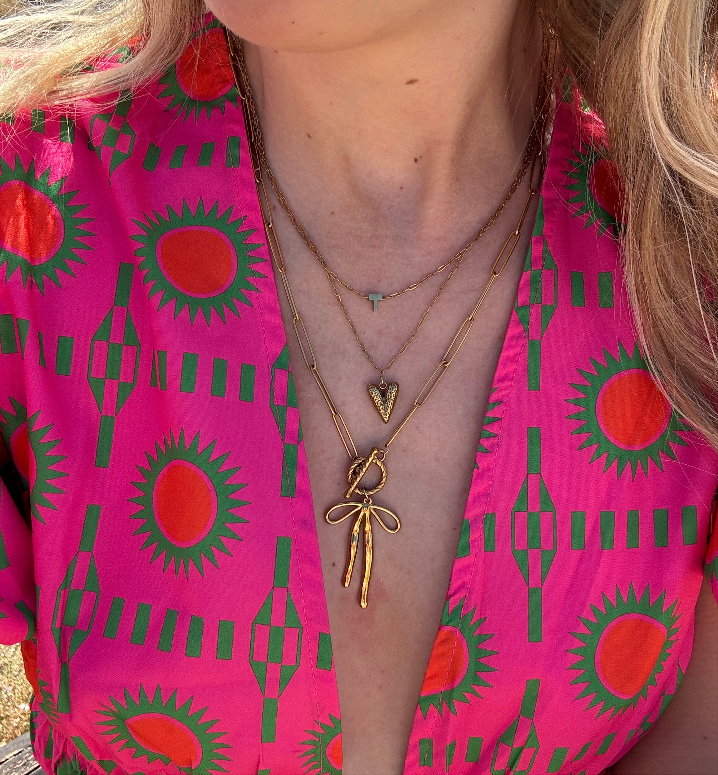 Bow necklace