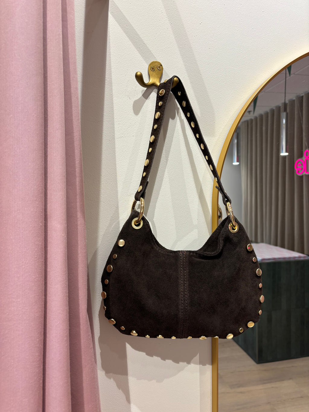 Suède tas met studs