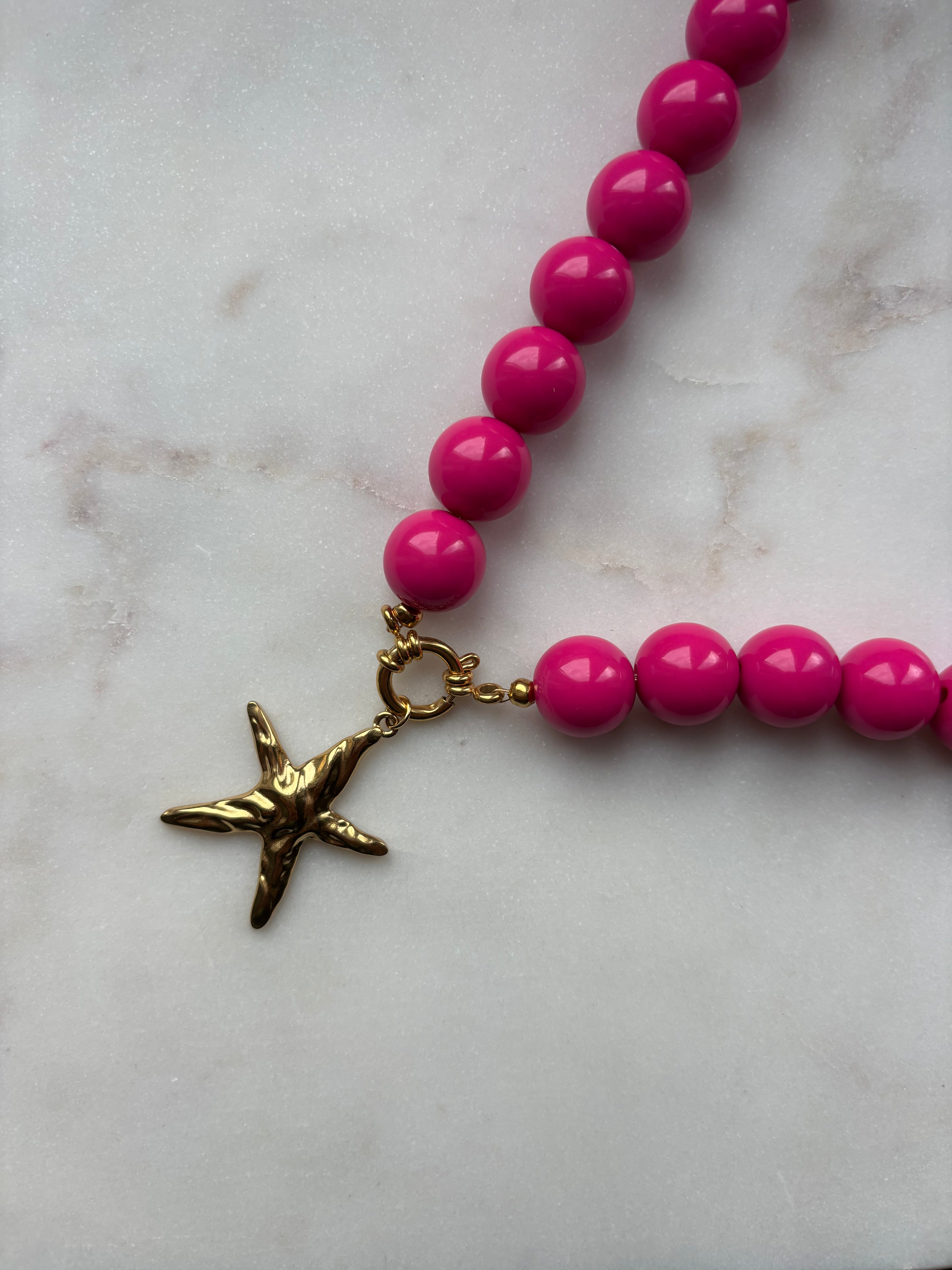 Bold beads necklace | roze | kies je eigen bedel