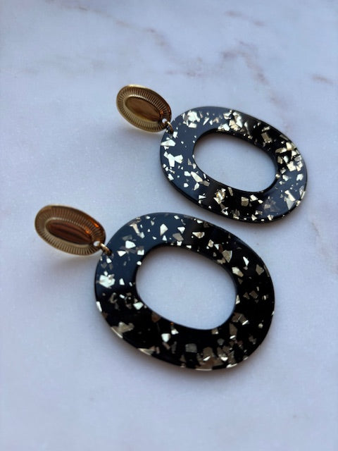 Black ‘n gold hoops