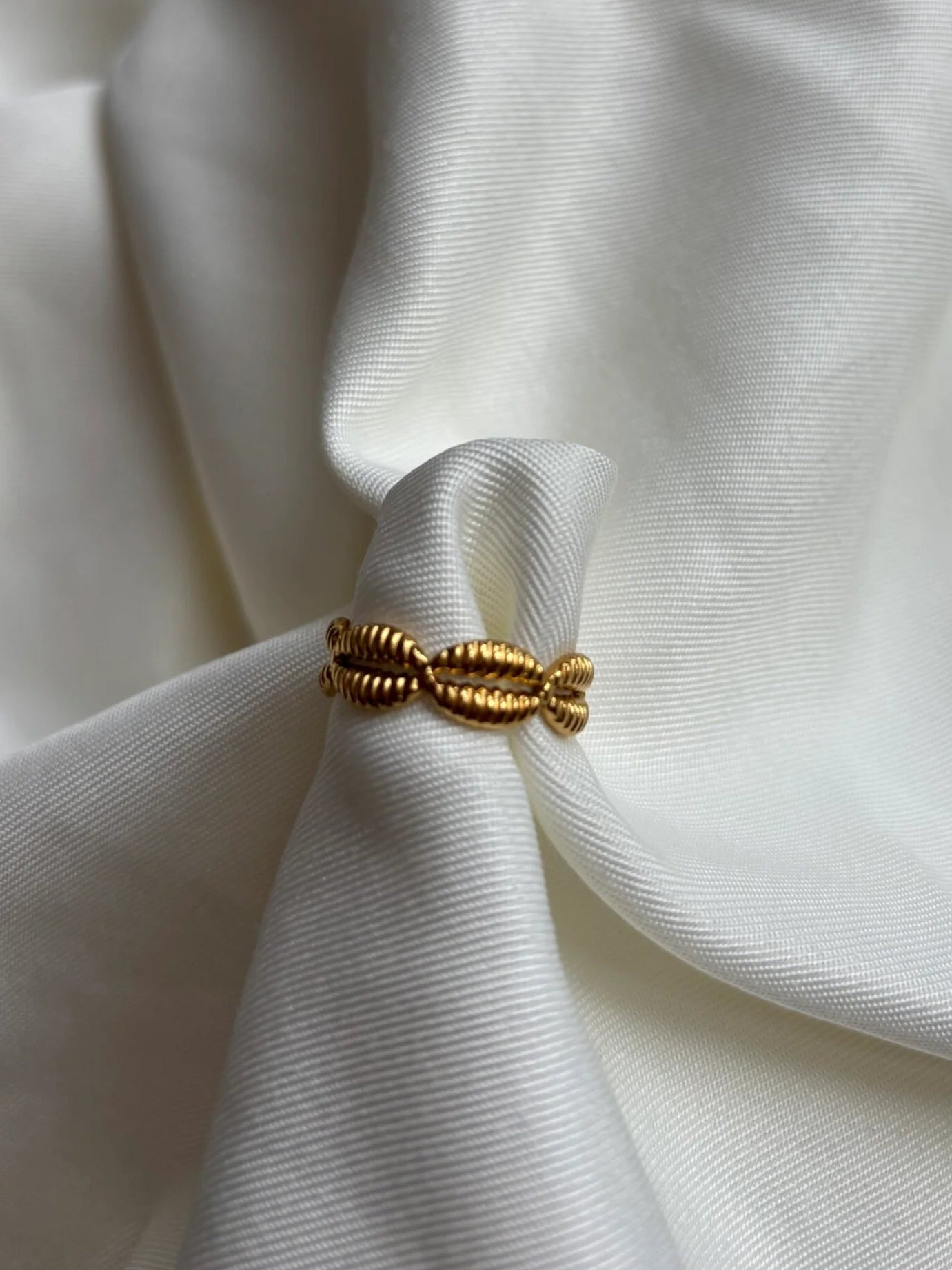 Shell party ring